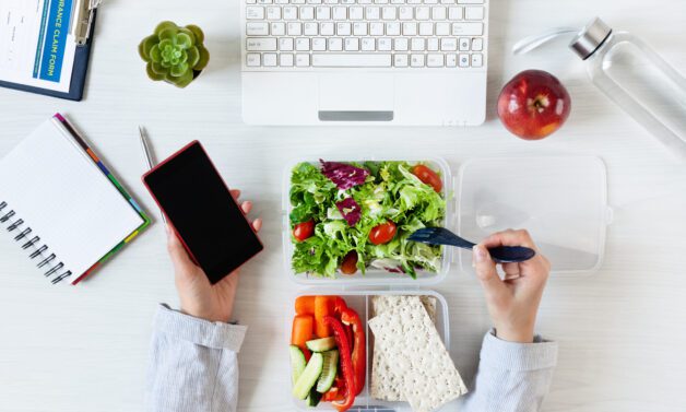 Co jeść, aby lepiej koncentrować się w pracy?