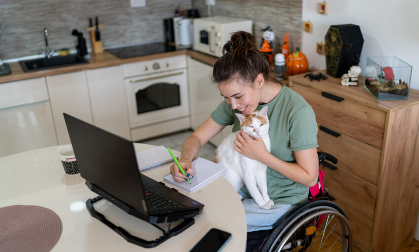 Praca dla osób z niepełnosprawnością w domu – gdzie szukać?