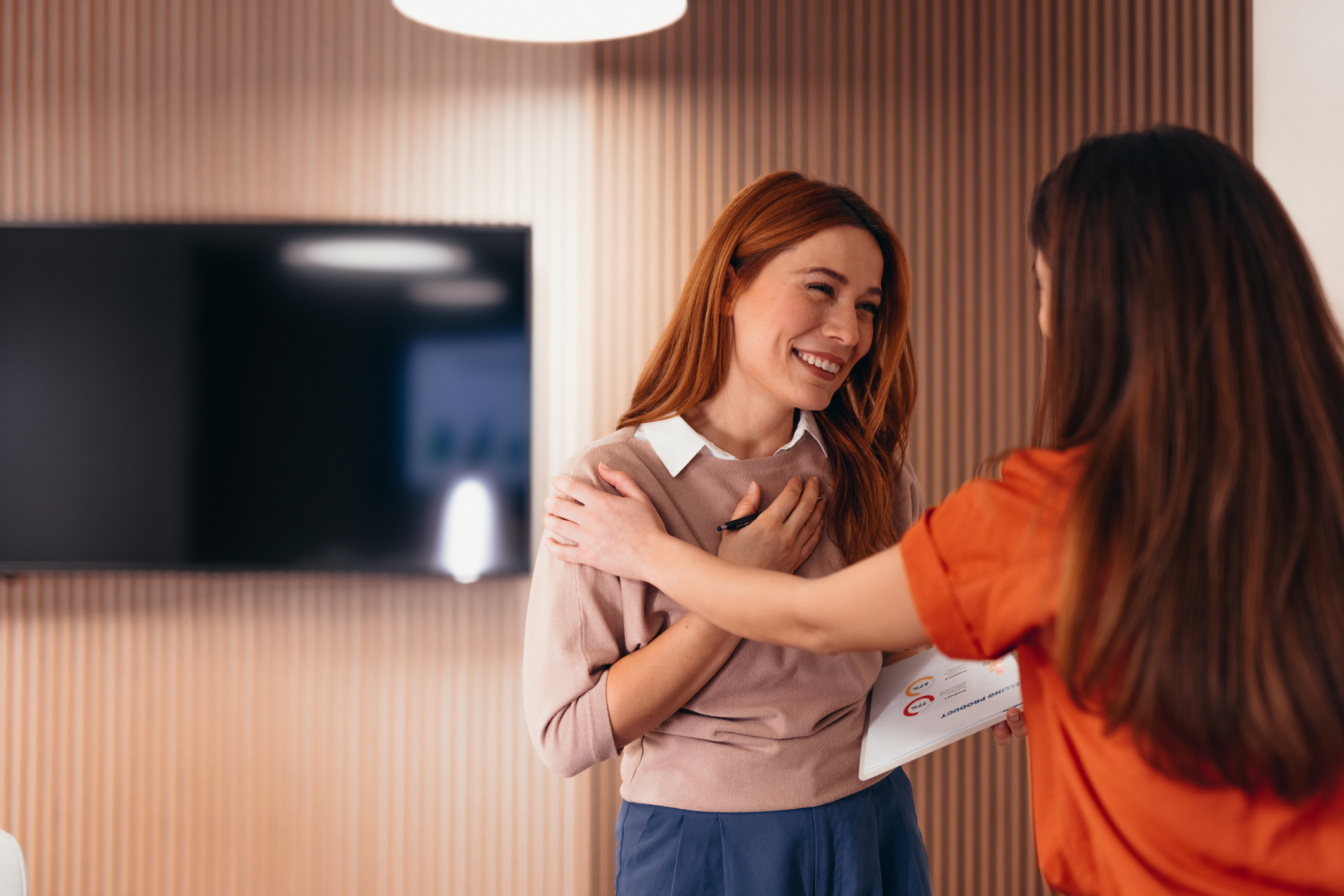 Życzliwość i docenienie – dlaczego atmosfera w pracy ma większe znaczenie, niż myślimy