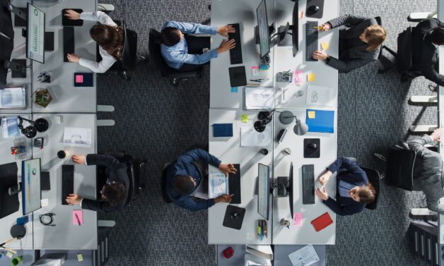 44% pracowników white collar rozważa zmianę pracy, ale tylko 12% aktywnie jej szuka [RAPORT OLX]