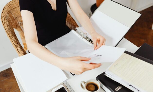 Referent – kto to, czym się zajmuje i ile zarabia?